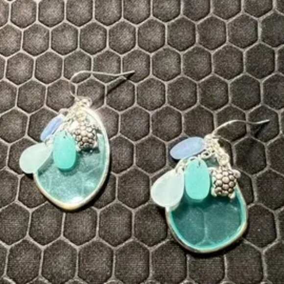 Turtle Earring with Resin and has Aqua Purple Sea Glass 18K White Gold Plated - Picture 1 of 1